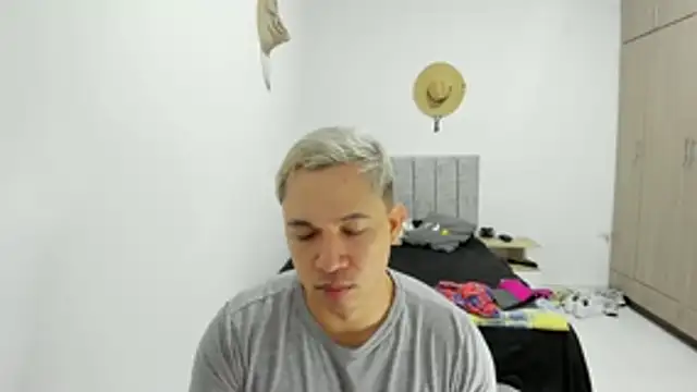 Snapshot of Valerioe chatting on May 12, 2026, 3:07 pm Valerioe online show from May 12, 2026, 3:07 pm