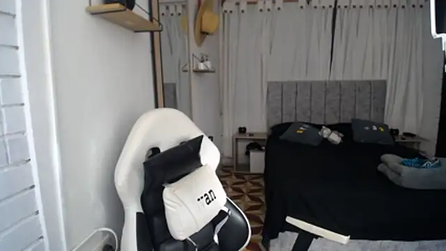 Snapshot of Valerioe chatting on January 18, 2026, 12:52 pm Valerioe online show from January 18, 2026, 12:52 pm