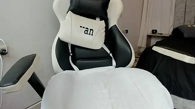 Valerioe online show from November 14, 2025, 2:43 pm