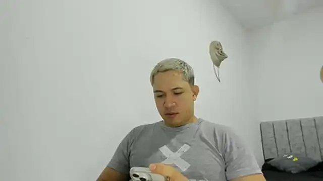 Snapshot of Valerioe chatting on May 13, 2026, 4:58 pm Valerioe online show from May 13, 2026, 4:58 pm