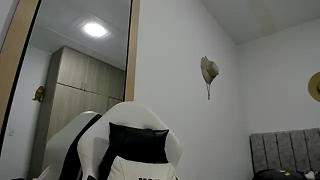 Snapshot of Valerioe chatting on February 24, 2026, 3:35 pm Valerioe online show from February 24, 2026, 3:35 pm