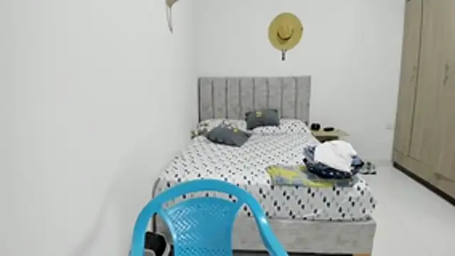 Snapshot of Valerioe chatting on May 18, 2026, 6:01 pm Valerioe online show from May 18, 2026, 6:01 pm