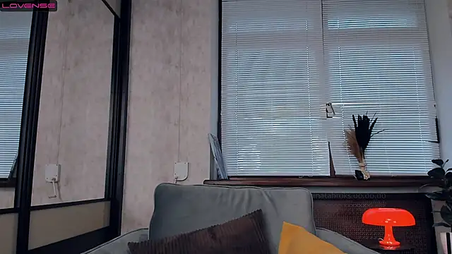 NicoleSkyt online show from March 5, 2025, 1:39 pm