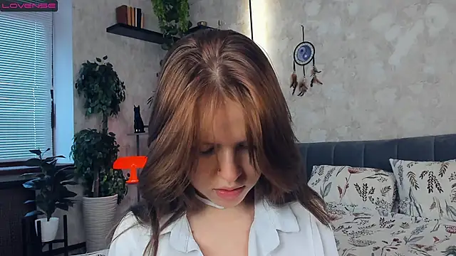 NicoleSkyt online show from March 12, 2025, 7:35 am