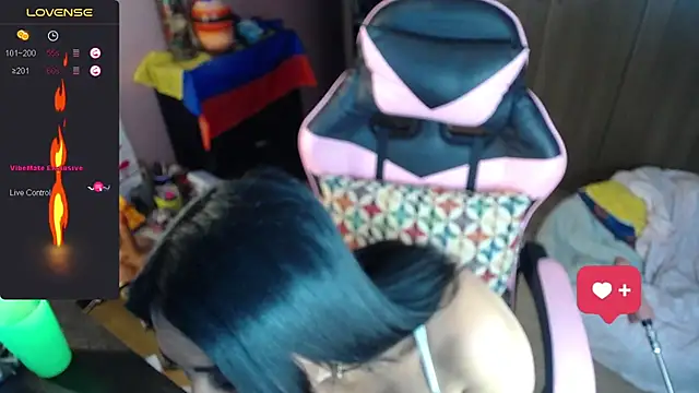 paolagomez  online show from October 21, 2025, 11:15 pm