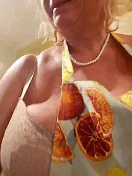 Snapshot of VirginiaNurse chatting on November 28, 2025, 8:09 pm VirginiaNurse online show from November 28, 2025, 8:09 pm