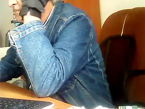 Snapshot of zormen355 chatting on June 1, 2026, 8:25 am zormen355 online show from June 1, 2026, 8:25 am