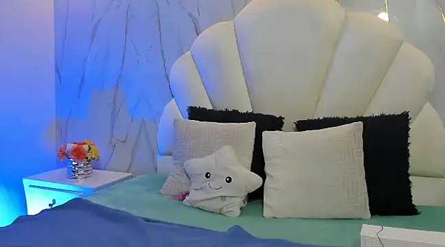 Snapshot of Lizzie_Williams_ chatting on March 23, 2025, 2:37 am Lizzie Williams online show from March 23, 2025, 2:37 am