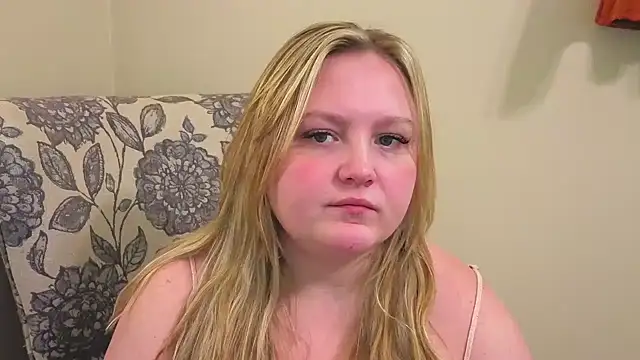 Snapshot of PhatAssBlond chatting on April 14, 2026, 3:39 pm PhatAssBlond online show from April 14, 2026, 3:39 pm