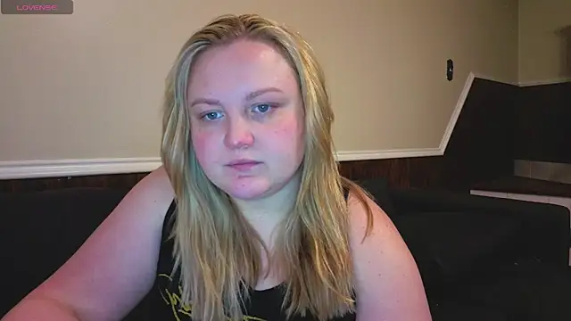 Snapshot of PhatAssBlond chatting on March 3, 2026, 6:48 pm PhatAssBlond online show from March 3, 2026, 6:48 pm