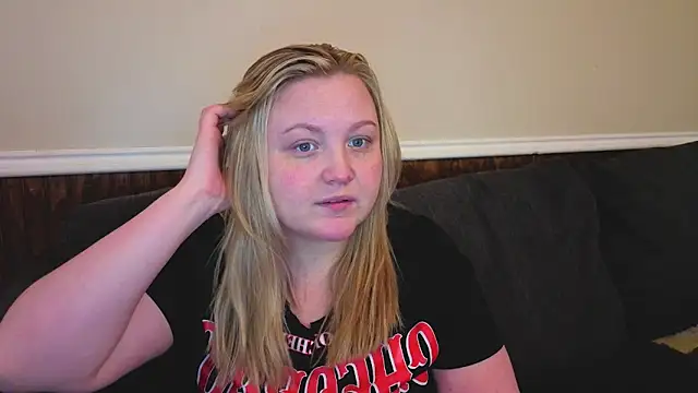 Snapshot of PhatAssBlond chatting on March 1, 2026, 7:14 pm PhatAssBlond online show from March 1, 2026, 7:14 pm