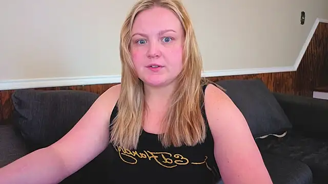 Snapshot of PhatAssBlond chatting on February 28, 2026, 6:51 pm PhatAssBlond online show from February 28, 2026, 6:51 pm