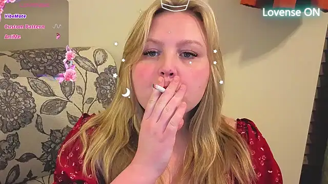 Snapshot of PhatAssBlond chatting on April 5, 2026, 11:44 pm PhatAssBlond online show from April 5, 2026, 11:44 pm