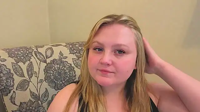 Snapshot of PhatAssBlond chatting on April 8, 2026, 6:20 pm PhatAssBlond online show from April 8, 2026, 6:20 pm