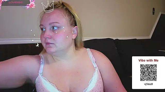 Snapshot of PhatAssBlond chatting on March 4, 2026, 9:44 pm PhatAssBlond online show from March 4, 2026, 9:44 pm