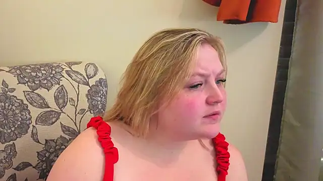 Snapshot of PhatAssBlond chatting on April 6, 2026, 10:11 pm PhatAssBlond online show from April 6, 2026, 10:11 pm