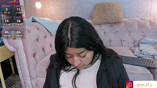 Snapshot of grace77__ chatting on October 18, 2025, 9:33 am grace77 online show from October 18, 2025, 9:33 am