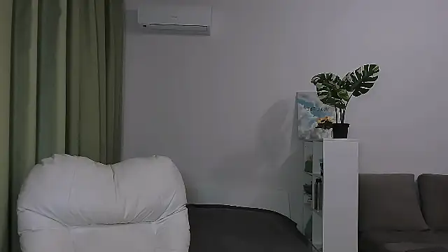 Snapshot of Melanie_Angel chatting on April 28, 2026, 6:01 pm Melanie Angel online show from April 28, 2026, 6:01 pm