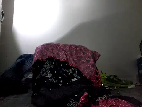 Snapshot of Amarok39 chatting on October 5, 2025, 2:08 pm Amarok39 online show from October 5, 2025, 2:08 pm