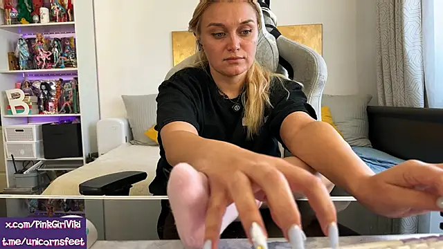 unicornsfeet online show from September 13, 2025, 9:20 am