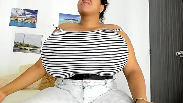 bigmom69  online show from October 28, 2025, 5:01 pm