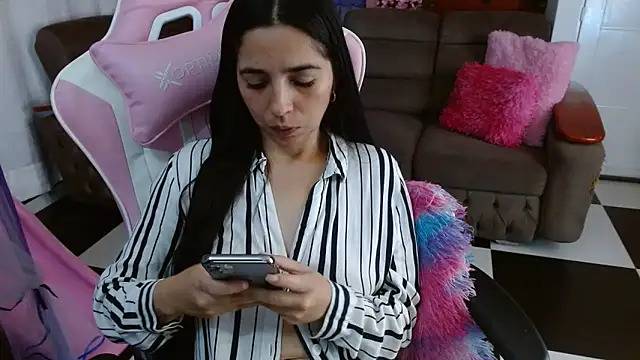 Snapshot of kendall_all4u chatting on February 2, 2026, 4:33 am kendall all4u online show from February 2, 2026, 4:33 am