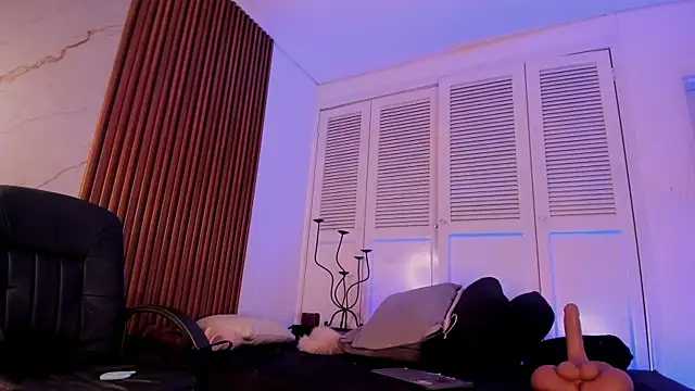 Snapshot of Emiilycollins chatting on January 14, 2026, 12:14 am Emiilycollins online show from January 14, 2026, 12:14 am