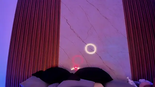 Snapshot of Emiilycollins chatting on December 5, 2025, 2:10 am Emiilycollins online show from December 5, 2025, 2:10 am