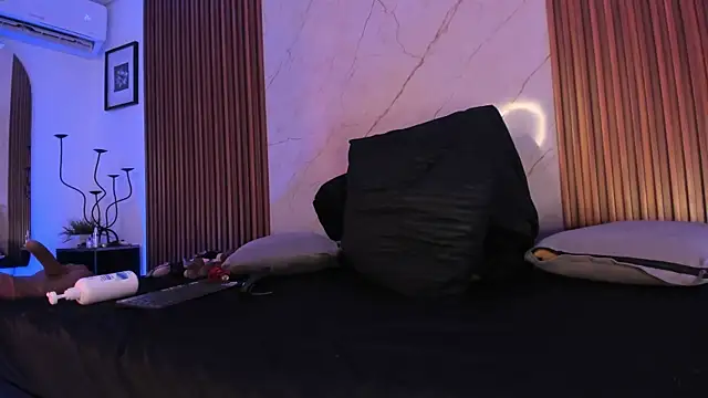 Snapshot of Emiilycollins chatting on December 20, 2025, 1:30 am Emiilycollins online show from December 20, 2025, 1:30 am