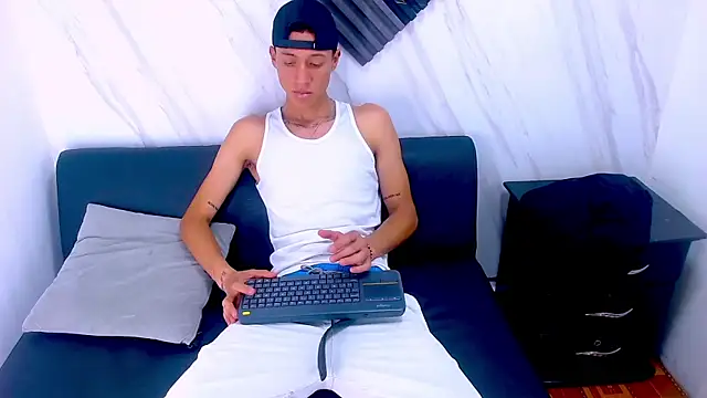 Snapshot of james_bronow chatting on January 7, 2026, 5:51 pm james bronow online show from January 7, 2026, 5:51 pm