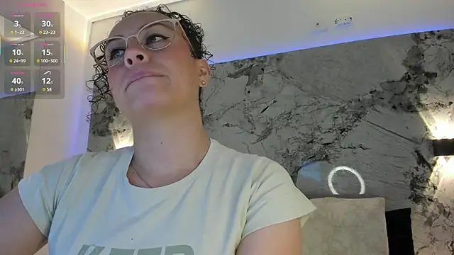 Snapshot of LIZ_HOLMES chatting on December 22, 2025, 10:48 am LIZ HOLMES online show from December 22, 2025, 10:48 am