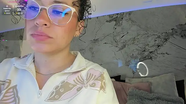 Snapshot of LIZ_HOLMES chatting on December 17, 2025, 11:04 am LIZ HOLMES online show from December 17, 2025, 11:04 am