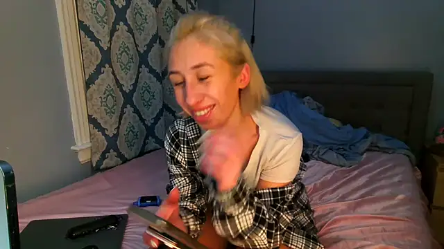 Snapshot of petitebarbiexxx chatting on March 19, 2025, 5:19 am petitebarbiexxx online show from March 19, 2025, 5:19 am