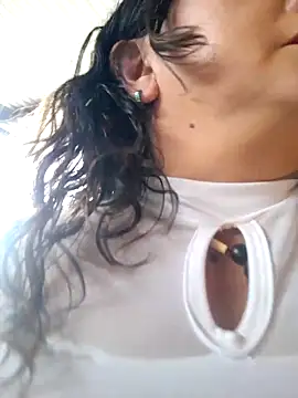 Vivianmature online show from March 28, 2026, 6:31 pm