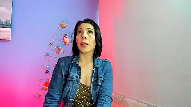 Snapshot of AdelleLennox_cg chatting on December 27, 2024, 11:39 am AdelleLennox cg online show from December 27, 2024, 11:39 am