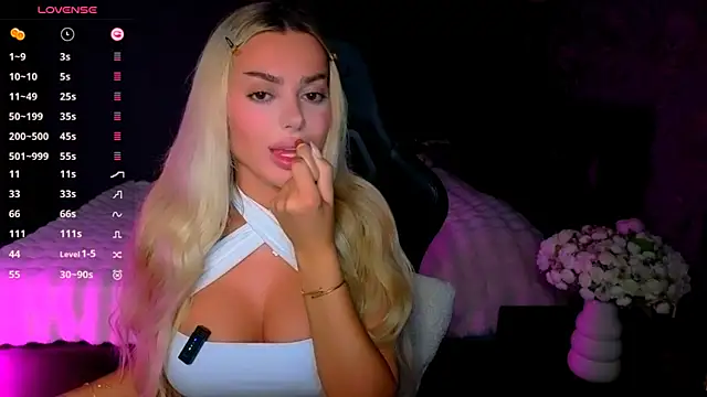 babyleilaa online show from July 14, 2026, 8:04 pm