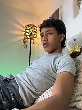 Snapshot of Ostin18hot chatting on December 3, 2025, 5:19 am Ostin18hot online show from December 3, 2025, 5:19 am