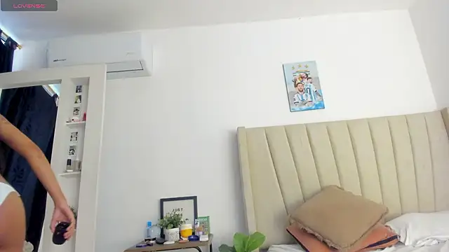 Snapshot of Mady-Edwards chatting on February 10, 2026, 9:58 pm Mady-Edwards online show from February 10, 2026, 9:58 pm