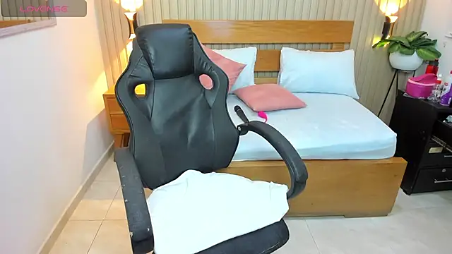 Snapshot of luciana_ballesteros_ chatting on March 14, 2026, 12:22 pm luciana ballesteros online show from March 14, 2026, 12:22 pm