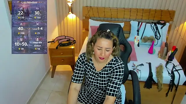 luciana ballesteros  online show from December 15, 2025, 12:33 pm