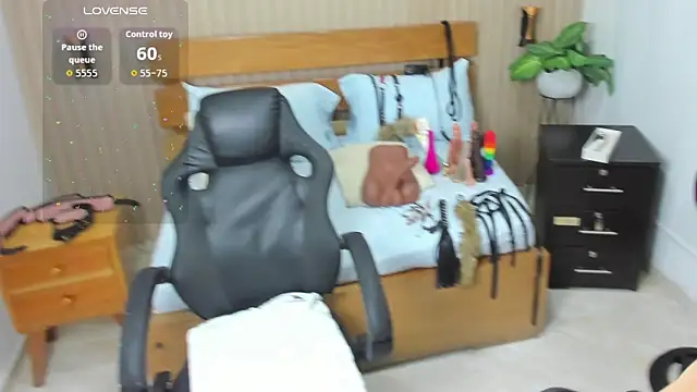 luciana ballesteros  online show from October 21, 2025, 12:37 pm