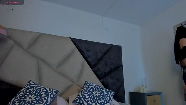 FaloonRoussel online show from October 1, 2025, 6:12 pm