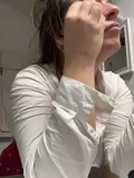 lyajoliee online show from March 14, 2026, 8:42 am