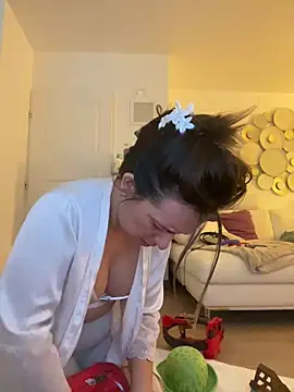 lyajoliee online show from January 12, 2026, 5:25 am