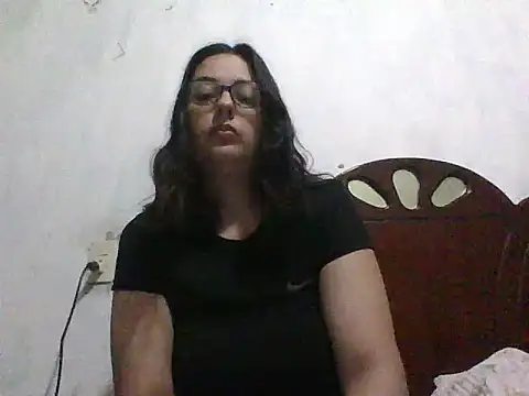 Snapshot of Samanthat33 chatting on March 9, 2025, 4:11 pm Samanthat33 online show from March 9, 2025, 4:11 pm