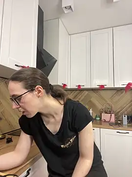 MartiniiSelenna online show from March 25, 2026, 6:46 am