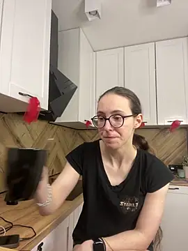 MartiniiSelenna online show from April 8, 2026, 5:53 am