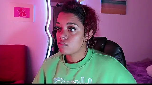 ladyrd1 online show from September 14, 2025, 6:52 pm