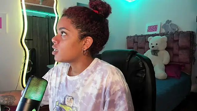 ladyrd1 online show from February 23, 2025, 6:38 am