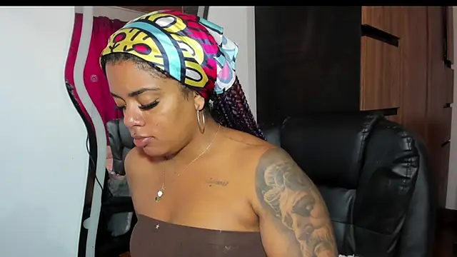 ladyrd1 online show from November 9, 2025, 6:12 pm